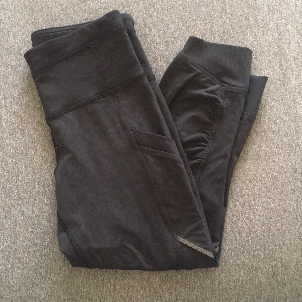 Lulu lemon synced Capri pants size 2